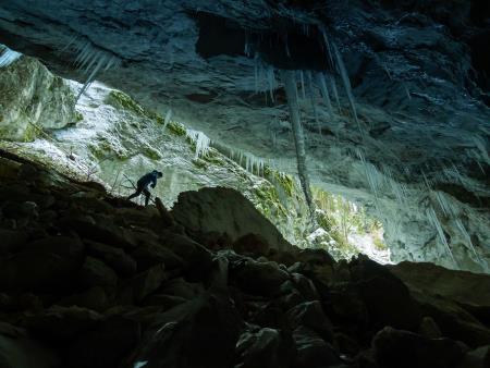Stojan Spetič V Mrzli jami